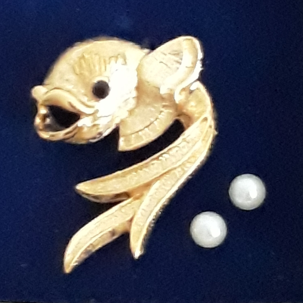 Vintage Gerry's Koi Fish Gold Tone Brooch + Faux Pearl Earrings Original Box